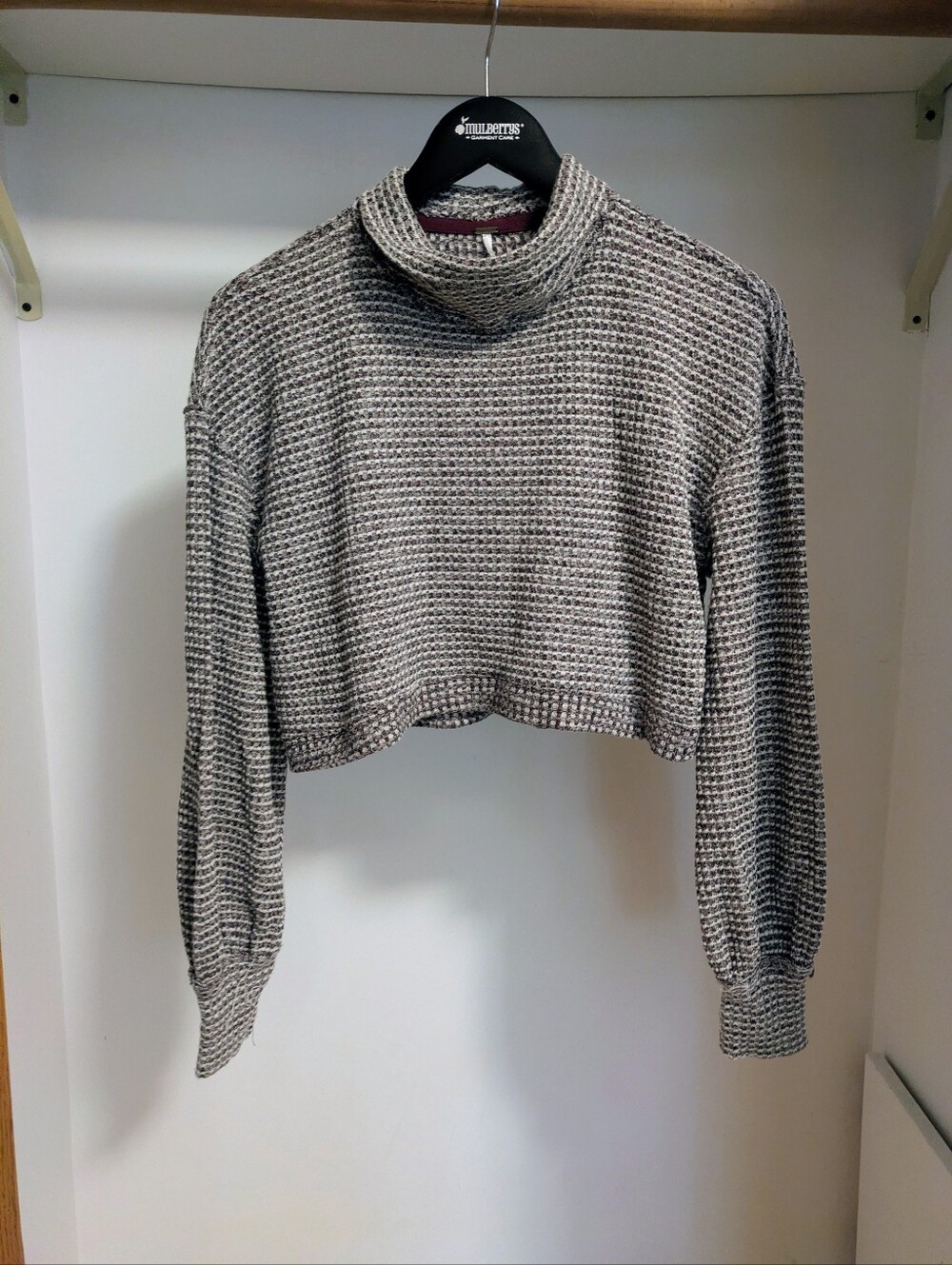 Free People “BK” Cropped Waffle knit sweater burgundy and white size xs